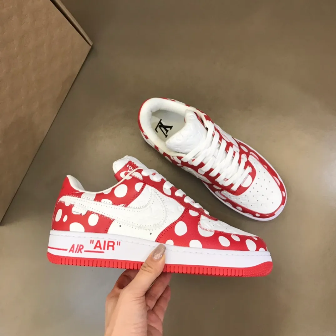 Men's shoes 💰p420 "*OUIS *UITTO*x" x OFF-WHITE x Nike tripartite collaboration! Yayoi Kusama's collaboration series is a trendy men's casual sports shoe with unrivaled color matching. The design idea basically continues the style of THE TEN. The Swoosh line and tongue label have a very familiar visual effect, and are both fashionable and trendy! A must-have for fashionistas! The effect on your feet is absolutely stunning!  Size: 38-45